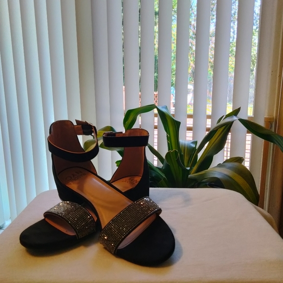 Madden NYC Shoes - Black sandals